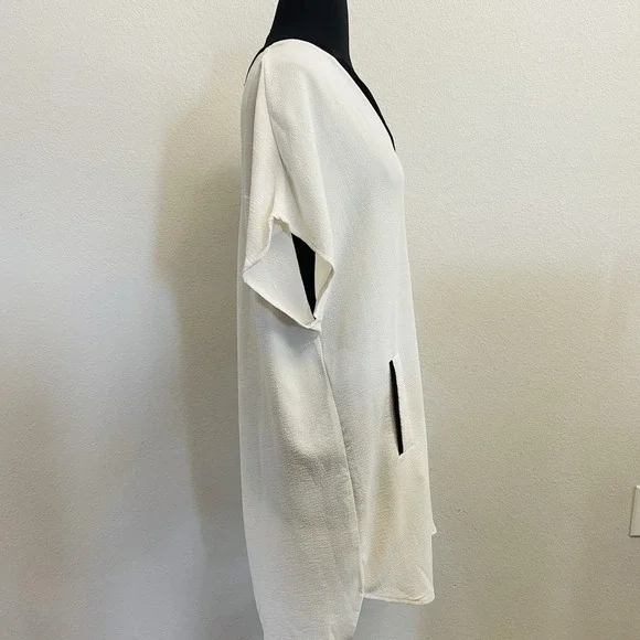 ASTR The Label Dress Womens Large Off White V Neck Crepe Short Sleeve Tunic Mini - Picture 2 of 7